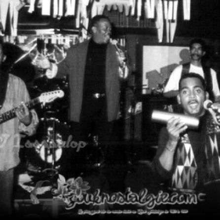 Le groupe Chiktay en concert en 1993 avec entre autres Christian Yéyé , Luc Leandry , Daniel Kissoun , le batteur de Week-End et sa chanteuse Jannick Brancourt , etc ... (crédit photo DJ Issssalop') © 2003-2017 ZOUKNOSTALGIE.COM